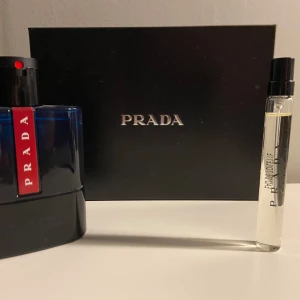 Prada Ocean Luna Rossa 10ml - Prada Ocean Luna Rossa, säljs i Pradas egna 10ml glas kapsel, Perfekt för sommar och vår men funkar året om. 