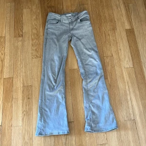 Jeans från Gina Young - Jättefina jeans från Gina Young perfekt nu till hösten. Bra skick säljer då de är för små☺️