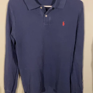 Raffe pikétröja  - Skit snygg långärmad pike från Ralph lauren ❗️passar perfekt till hösten❗️ ❗️skick 9/10❗️ ❗️sitter som small❗️