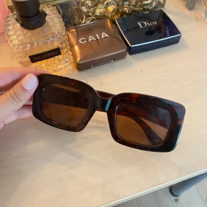 Solglasögon  - SUPERSNYGGA tryck gärna köp nu 💕