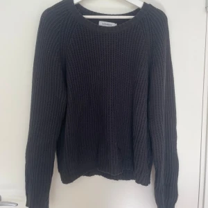 Svart tröja - Superfin och skön!🖤 strl L men passar S/M också 