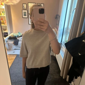 Trekvartsärmad tröja  - Trekvartsärmad tröja från & other stories i xs 