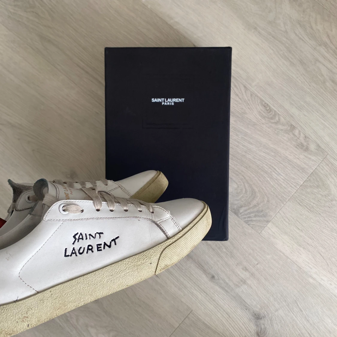 Yves Saint Laurent skor