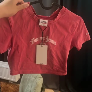 Tommy jeans Crop top  - Oanvändbar, testa en gång med prislap