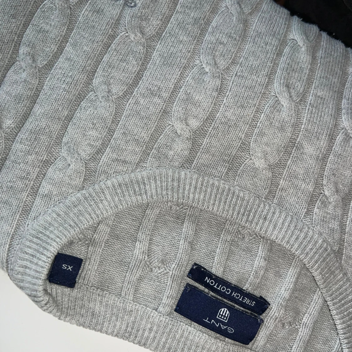 Gant grå kabelstickad törja - 90