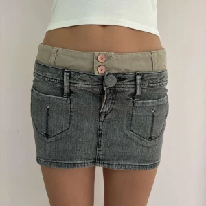 Jeanskjol - Grå jeansjorts med fina detaljer! Modell (170cm, vanligtvis xs)