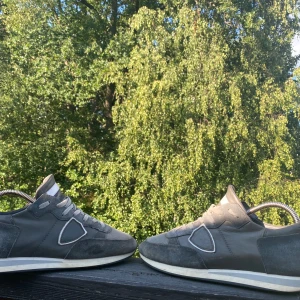 Säljer mina Phillipe modell trainers - Säljer mina Phillipe modell trpx. Sick 8/10 inga synliga defekter på skorna. Nypris 2700kr mitt pris 1100. Tar emot byten! Pris går att diskutera.Var inte blyg för att höra av dig!