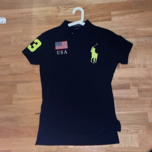 Ralph Lauren Big Pony Polo/Piké USA - Skit fet Polo/piké från Ralph Lauren, i väldigt bra skick 🙏🙏🇺🇸🇺🇸🇺🇸💯🪽super fet passar med allt #chiefkeef #glogang 💯💯🇺🇸🪽📲