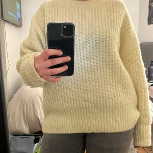 Gul stickad tröja från Zara! - Trendig tröja från Zara !❤️