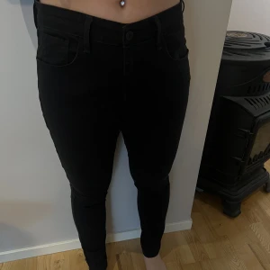 Levis jeans  - Svarta skinny Levis jeans, stl. 8/29. Knappt använda. 