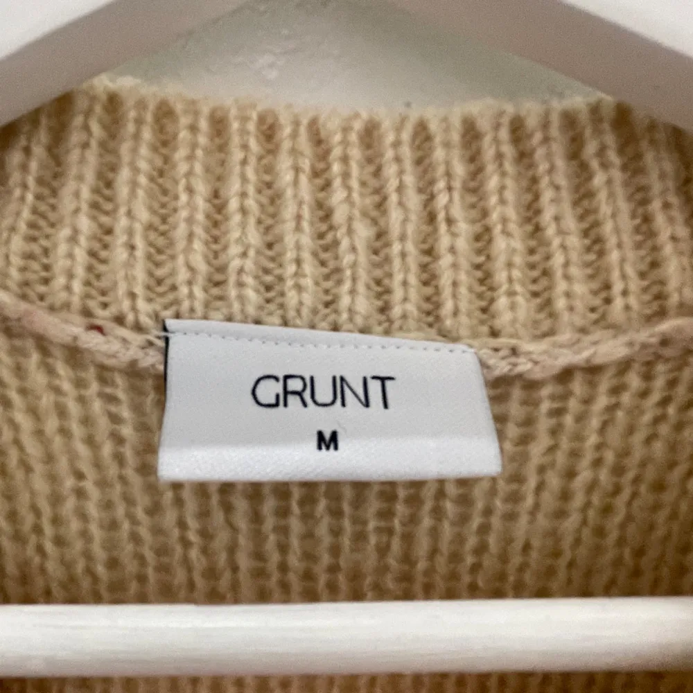 Stickad tröja från Grunt. Storlek M, 146/152. Andvänt en del. Hör av dig vid intresse.😊. Tröjor & Koftor.