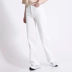 Lager 157 jeans! - Säljer dessa jättefina boulevard jeansen från lager 157 i vitt! Har verkligen älskat dessa jeansen. Köpte ett par nya men tyvärr har de inte kommit till användning, därför säljer jag de nu 💓🌟🎀 Använda få tal gånger.