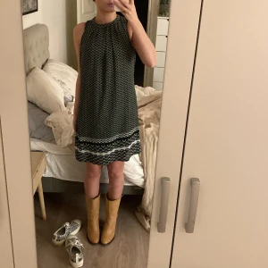 Utomlands klänning - Nyskick aldrig använt storlek 36 Perfekt for varma väder
