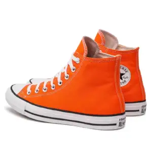 Så coola oranga converse!! Skorna är i använt skick men gör dem bara så my let coolare, älskar💘