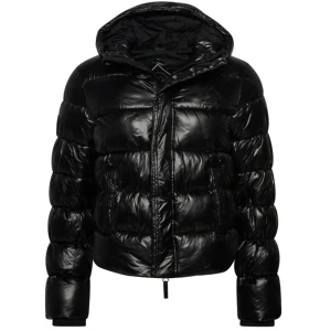 Superdry Puffer Jacka - Säljer min jacka från superdry då den inte används. Den är köpt från Zalando (nypris ca 1200kr tror jag) och jag säljer den för 400kr💕