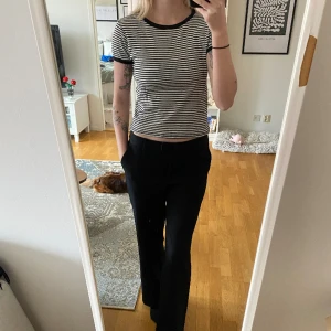 T-shirt - Basic t-shirt. Något stor i storlek