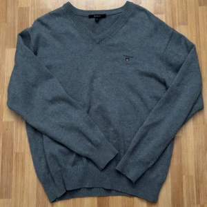 Gant - Säljer min gant tröja för den kommer inte till användning den e i storlek M och pris kan diskuteras, skriv till mig om du har några funderingar 