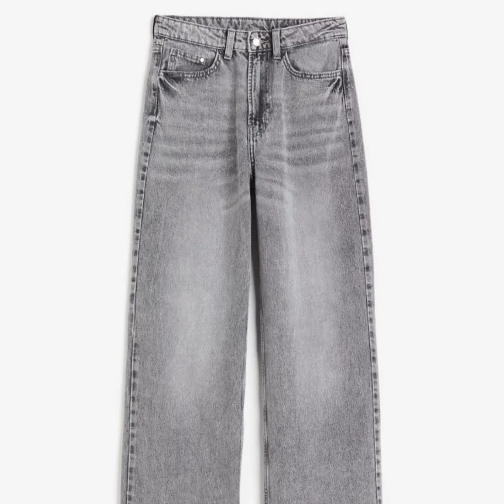 Det är lite stor för mig och jag har använt det 5 gånger så det typ helt nytt . Jeans & Byxor.