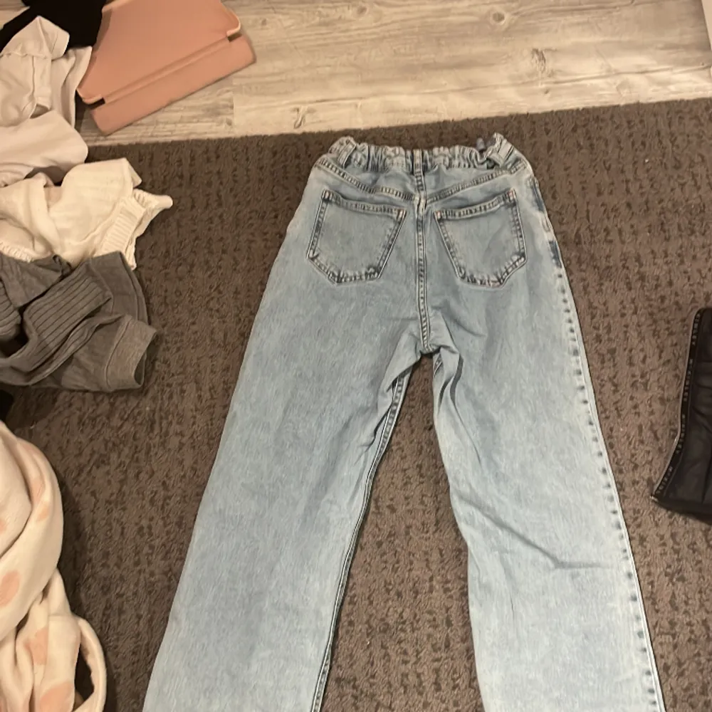 Wide jeans från lindex i st 158🩵 Använt en gång eftersom 158 var lite litet i längden . Jeans & Byxor.