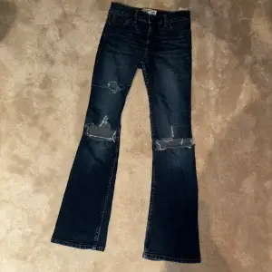 Snygga slitna jeans (slim fit) med hål Abercrombie & Fitch stl. 13/14 ungefär som stl 158