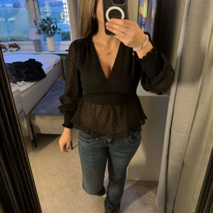 Blus - Fin zara liknande blus, bara använd några gånger💕
