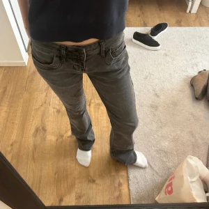 Lågmidjade jeans  - Nästan helt oanvända jeans från märket LTB, storlek 24x30 Nypris 830kr 