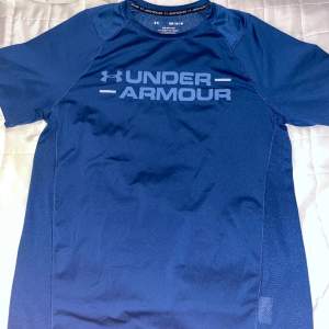 Tränings T-shirt från Armour i storlek M 