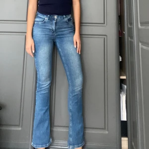 Gina tricot jeans blå S - Använt några gånger men perfekt I skick 