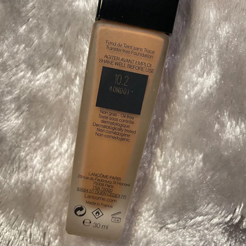 Lancôme foundation.  Swatchad men för mörk för mig :(   Kan hämtas hos mig i Trollhättan eller skickas med Plick!. Övrigt.