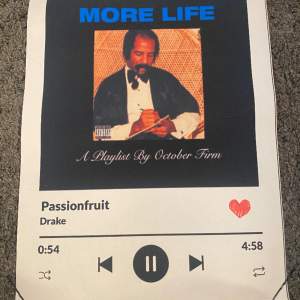  En super fin tavla som är av sången passion Fruit av Drake köpt för 100 kr vid intresse kontakta mig. 💕