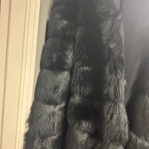 Pälsjacka💃🏼 - Trendig pälsjacka ,I superbra skick, inga defekter och knappt använd❤️Snabba köp prioriteras 