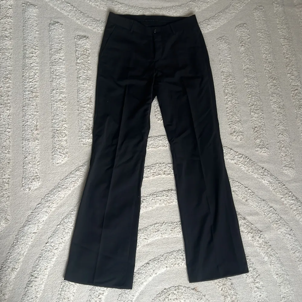 Svarta kostymbyxor från tiger of Sweden . Jeans & Byxor.