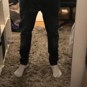 Levis 511 - Strl 29/32 nyskick, säljer för att dem är för små för mig, nypris på dessa ligger på 1099 och mitt pris 150kr, tveka inte på att höra av dig vid minsta lilla fundering.
