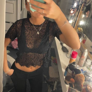 Festtopp med leopard mönster - Så snygg men används ej längre. Storlek s 