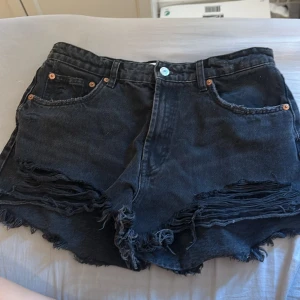 Zara shorts  - Säljer nu mina shorts från zara, dom är aldrig använda då dom är för små, väldigt fina och trendiga