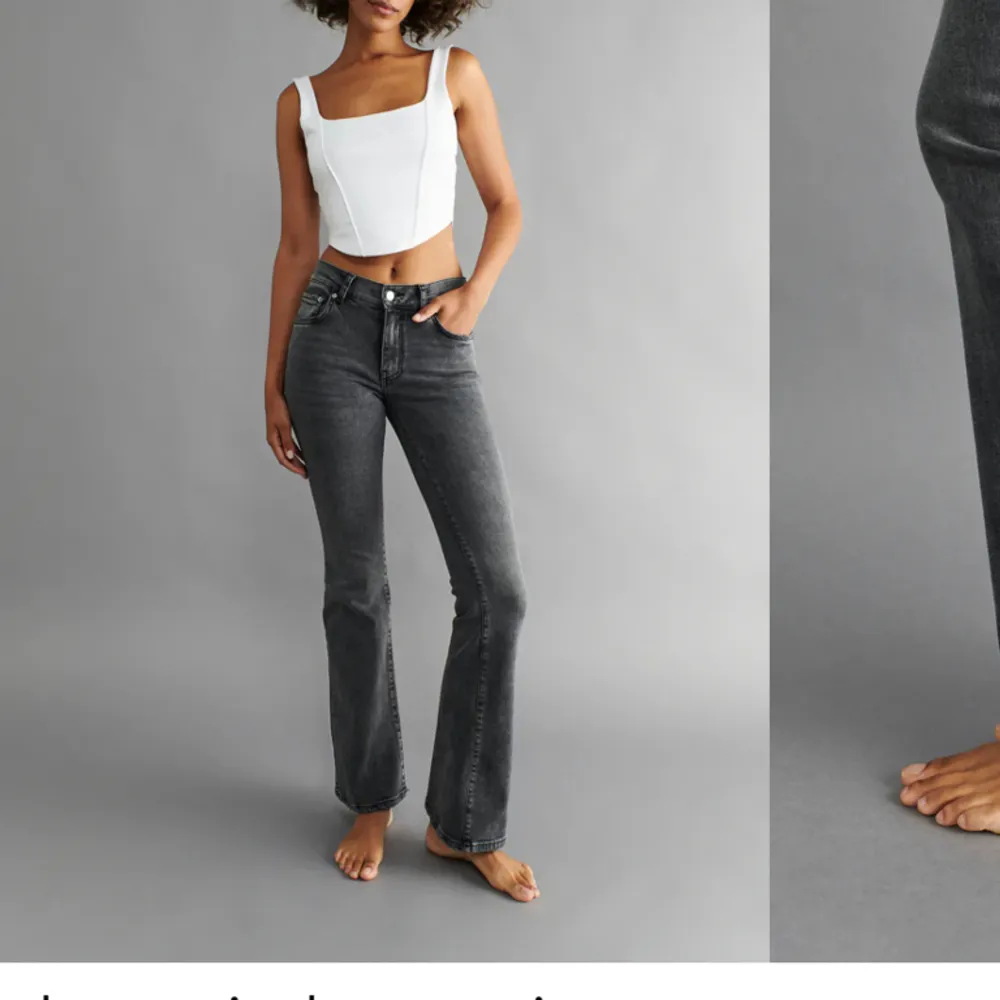Säljer skit snygga jeans från Gina, bra skick men något slitna längst ner på benen. Inget man tänker på! Köpte för 500💗. Jeans & Byxor.