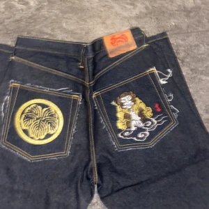 Feta byxor - Bild 1: RMC byxor Bild 2: RMC byxor Bild 3: bootcut levis jeans 
