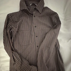 Flanell liknande skjorta  - Typ oanvänd. Skjorta i typ bomullstyg