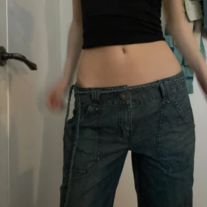 Lågmidjade Dkny jeans.  - Jättesnygga lowwaisted byxor med bälte. 