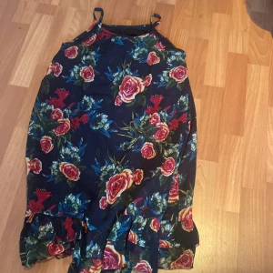 Klänning  - Helt ny endast testat  Skulle säga mer som en Xs