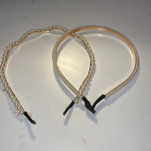 diadem - har två stycken fins diadem kvar ifall någon skulle vilja köpa. aldrig använda och är i bra skick! 20kr för båda