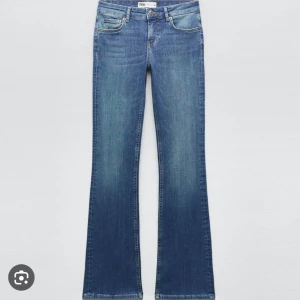 Low waist flare jeans - Zara lågmidjade jeans, kommer inte till användning ❣️ jag är 165! slutsålda 