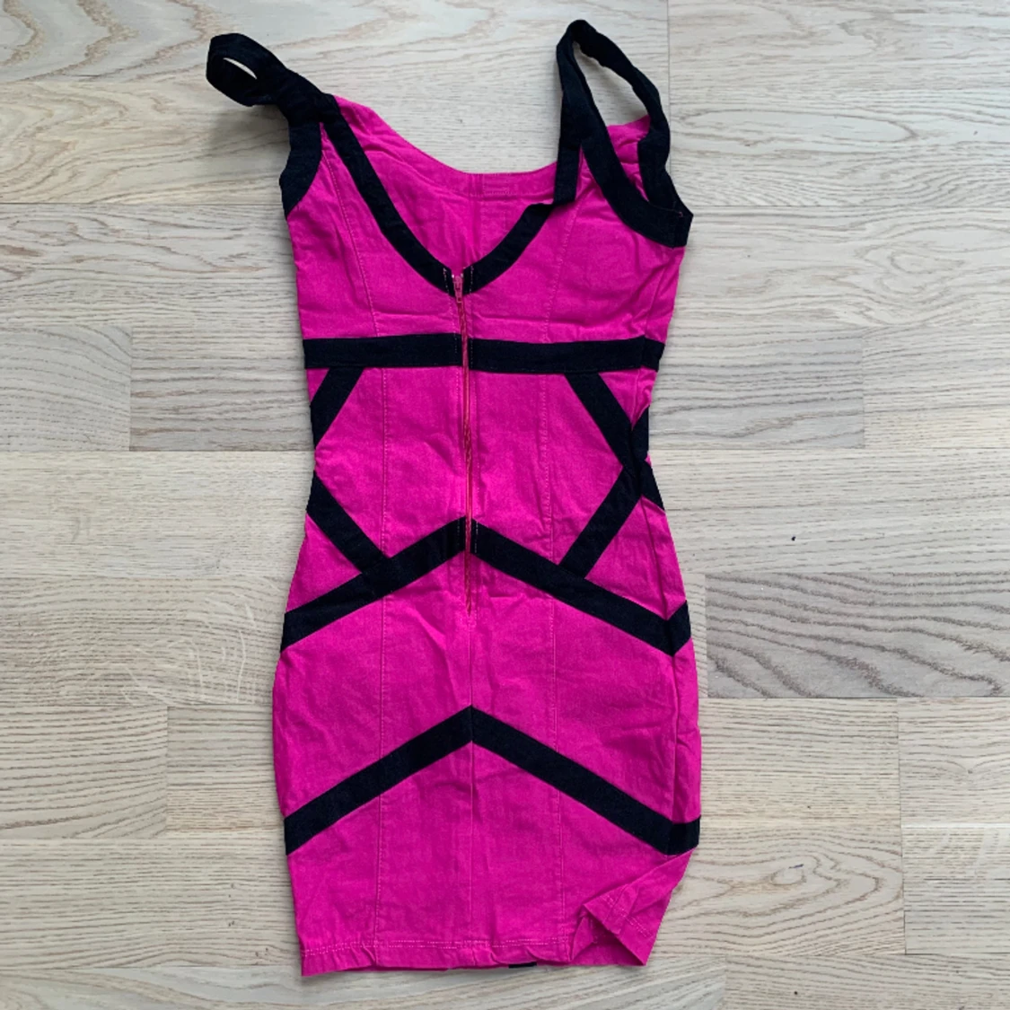 Figursydd festklänning  - 90