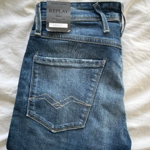 Replay anbass  - Säljer dessa helt nya och riktigt feta Replay anbass jeansen || storlek 28/30 || nypris runt 1500kr!