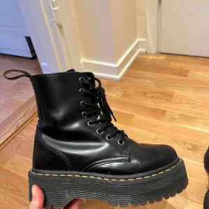 Dr martens storlek 36  - De martens jadon kängor i storlek 36.  Fint skick!!  Finns is Stockholm eller skickas 