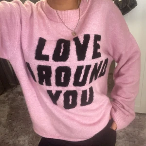 Stickad tröja  - cool rosa stickad tröja (future liknande)🩷🩷 aldrig använd!