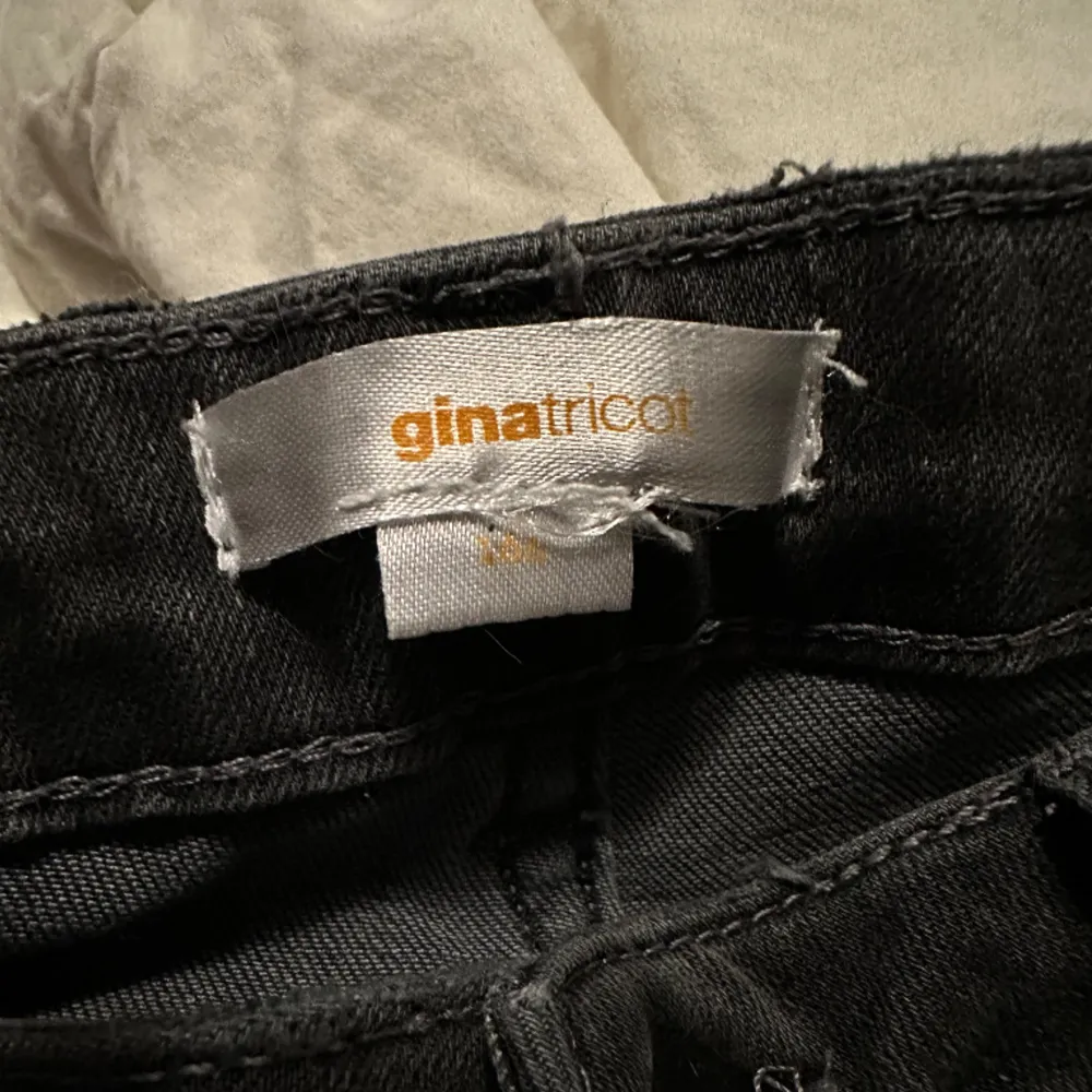 Grå svart jeans i storlek 164!🤍🤗. Jeans & Byxor.