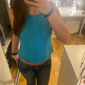 Virkad topp - Riktigt riktigt snygg virkad topp!!❤️‍🔥As cool blå färg som är perfekt till sommaren!☀️Kontakta mig vid intresse!💕