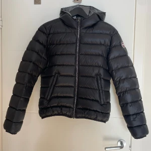 Colmar, Down Jacket Dam - Colmar jacka i mycket gott skick! Ny pris: 4900kr.  Pris kan diskuteras vid snabb affär 