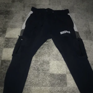 Hoodrich  - Hoodrich 300kr för både byxor o hoodie